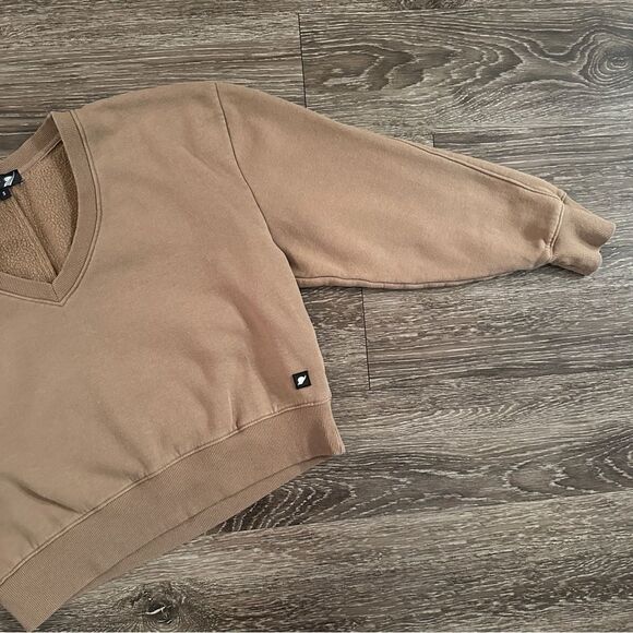 Fundamental Coast V Neck Crop Sweatshirt - Picture 4 of 7